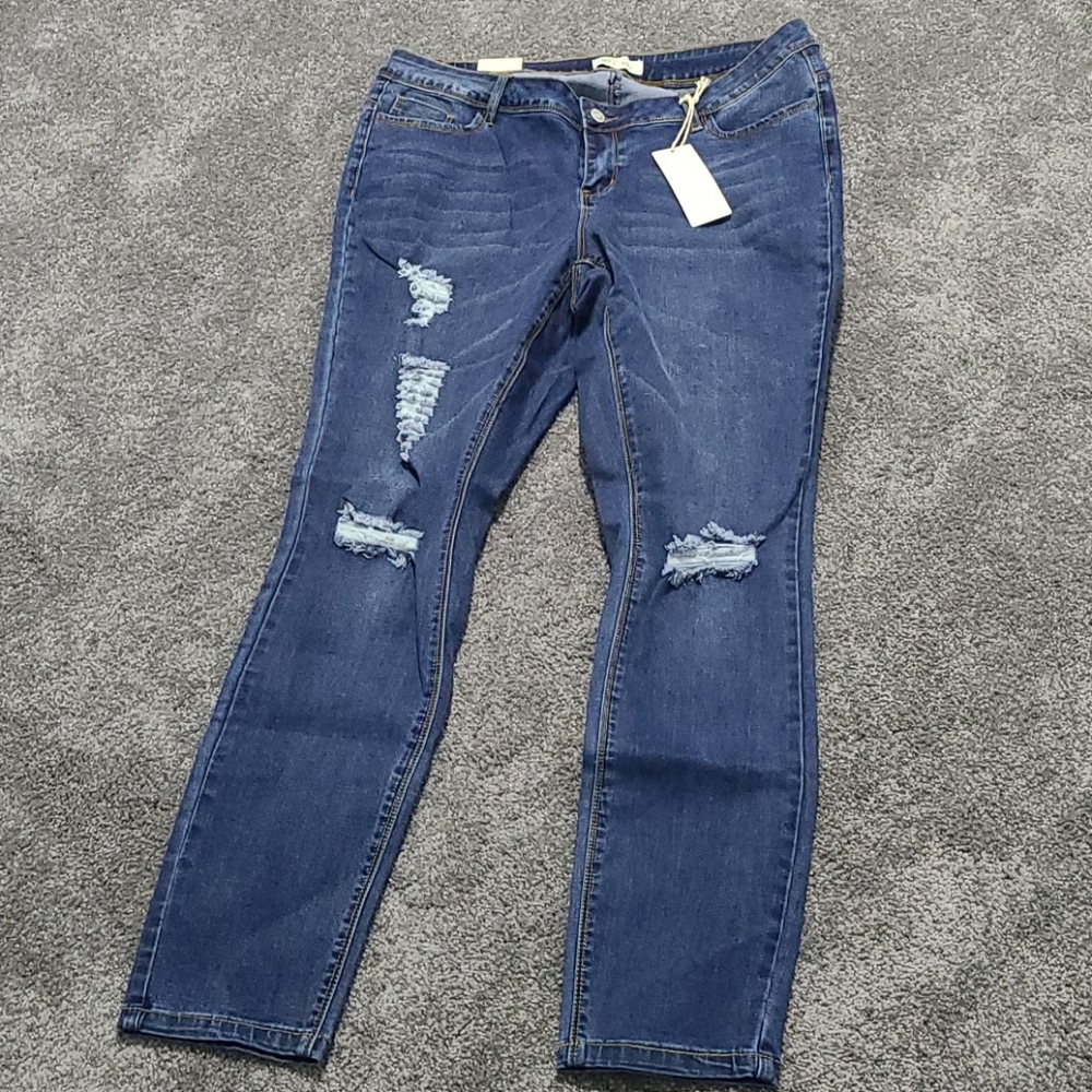DISTRESSED LADIES JEANS SIZES 16-24 AVAILABLE